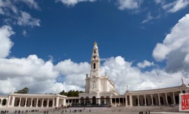 Day Tour from Lisbon to Obidos, Nazaré, Fátima, and Batalha